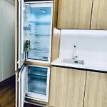 Apartamento Calm Modern ! 5 Min To Airport ! Free Parking ! 1 Min Walk To Bus Stop