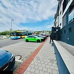 Calm Modern ! 5 Min To Airport ! Free Parking ! 1 Min Walk To Bus Stop * Košice
