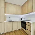 Apartamento Calm Modern ! 5 Min To Airport ! Free Parking ! 1 Min Walk To Bus Stop *