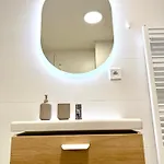 Apartamento Calm Modern ! 5 Min To Airport ! Free Parking ! 1 Min Walk To Bus Stop Košice