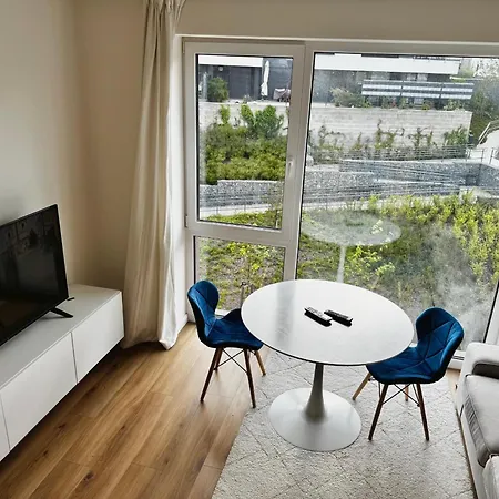 Calm Modern ! 5 Min To Airport ! Free Parking ! 1 Min Walk To Bus Stop Apartmán *