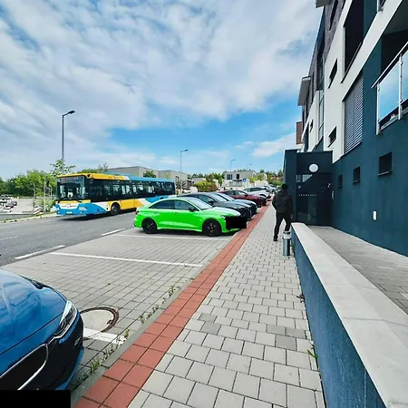 Calm And Modern Flat With Free Parking 10mins On Bus To Centre 1min Walk To Bus Stop * Košice