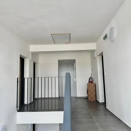 Calm Modern ! 5 Min To Airport ! Free Parking ! 1 Min Walk To Bus Stop * Košice