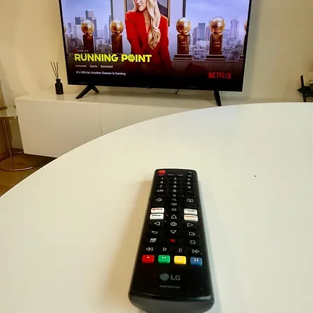 Calm And Modern Flat With Free Parking 10mins On Bus To Centre 1min Walk To Bus Stop Košice