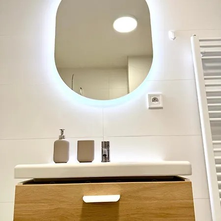 Apartmán Calm Modern ! 5 Min To Airport ! Free Parking ! 1 Min Walk To Bus Stop Košice