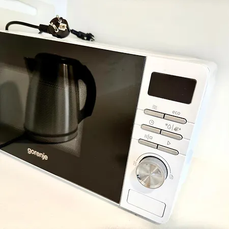 Lejlighed Calm And Modern Flat With Free Parking 10mins On Bus To Centre 1min Walk To Bus Stop Košice