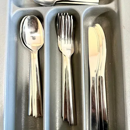 Calm And Modern Flat With Free Parking 10mins On Bus To Centre 1min Walk To Bus Stop Apartment *