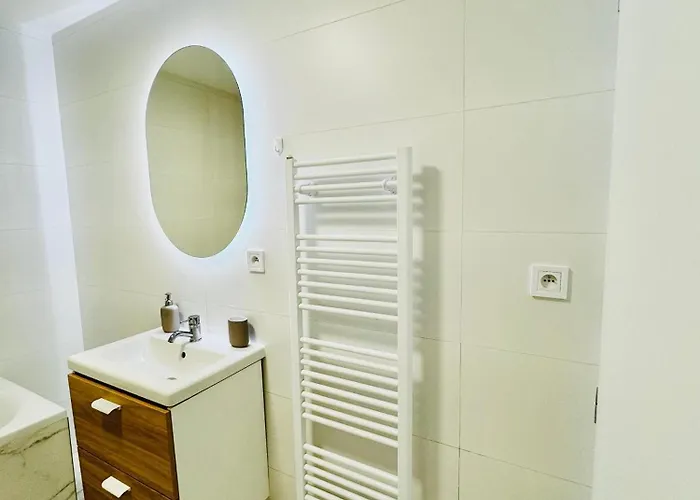 Apartment Calm And Modern Flat With Free Parking 10mins On Bus To Centre 1min Walk To Bus Stop