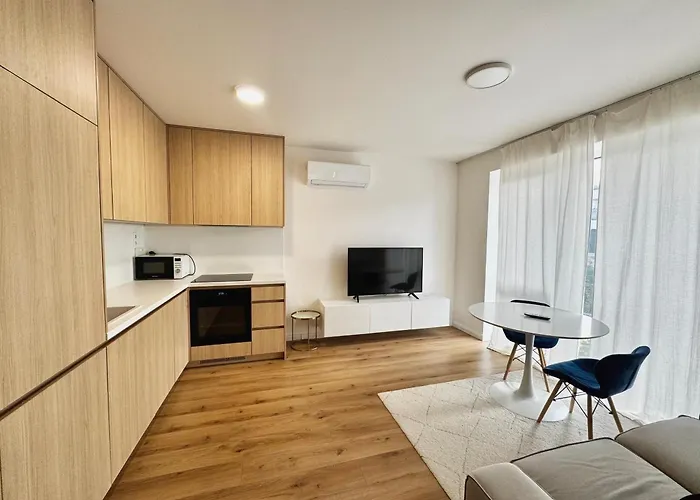 Apartment Calm And Modern Flat With Free Parking 10mins On Bus To Centre 1min Walk To Bus Stop Košice
