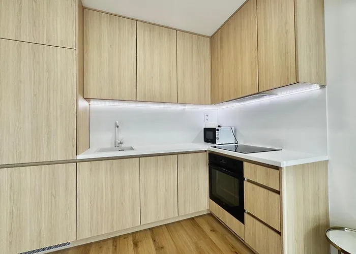 Apartment Calm And Modern Flat With Free Parking 10mins On Bus To Centre 1min Walk To Bus Stop *