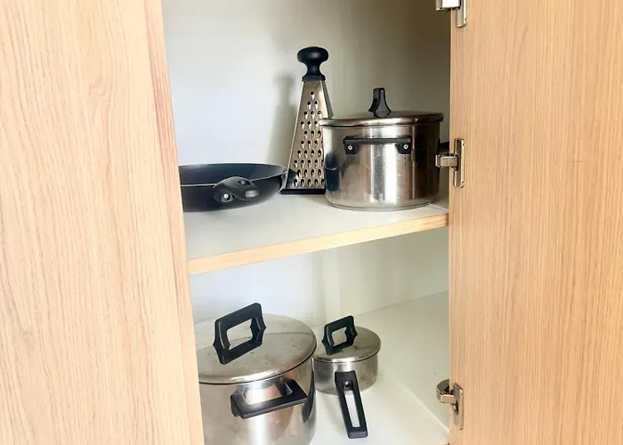 Calm And Modern Flat With Free Parking 10mins On Bus To Centre 1min Walk To Bus Stop Apartment