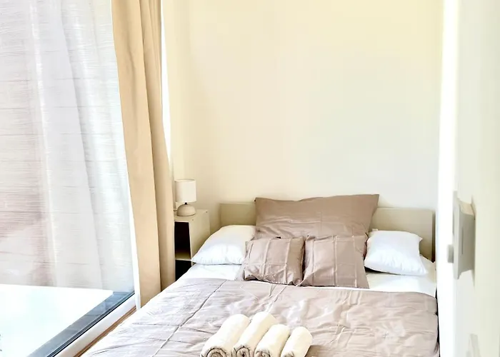 Apartment Calm And Modern Flat With Free Parking 10mins On Bus To Centre 1min Walk To Bus Stop